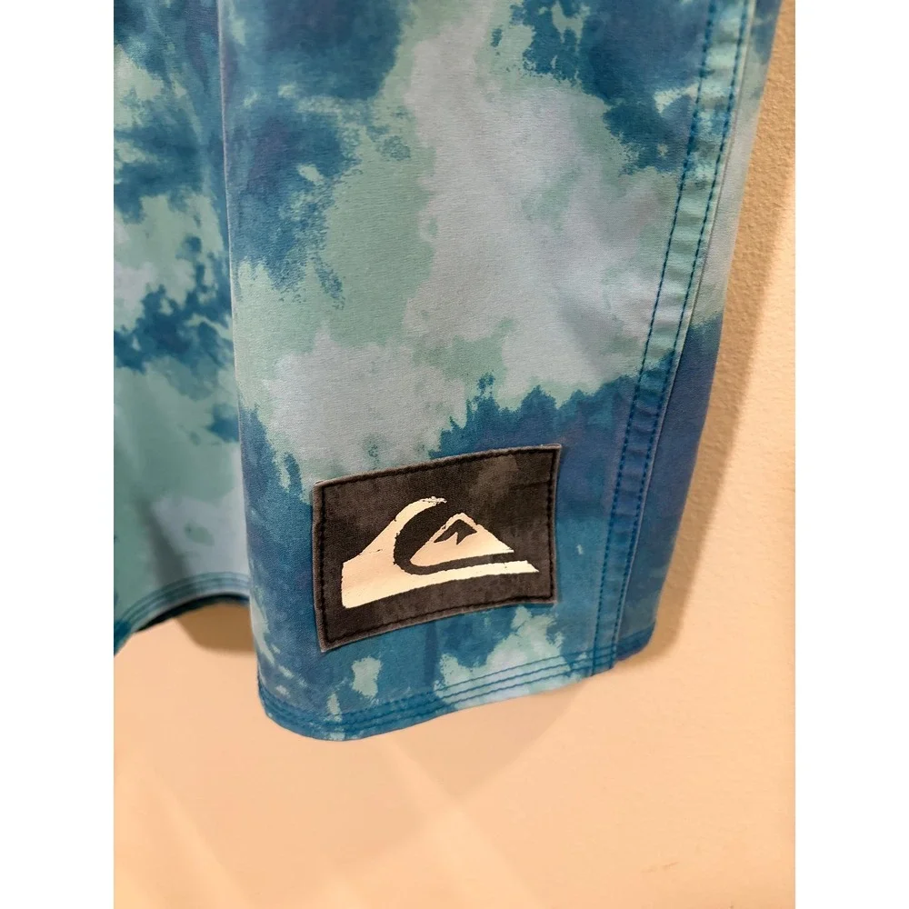 Quiksilver Highline Mens Blue Tie Dye Board Shorts Swim Trunks Size 40